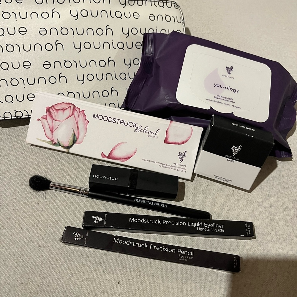Huge discounted Younique makeup bundle